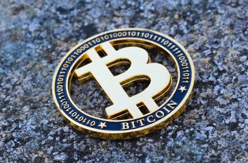 区块链域名验证效率提升10倍!鸥易推出AI+链上双引擎真伪识别系统